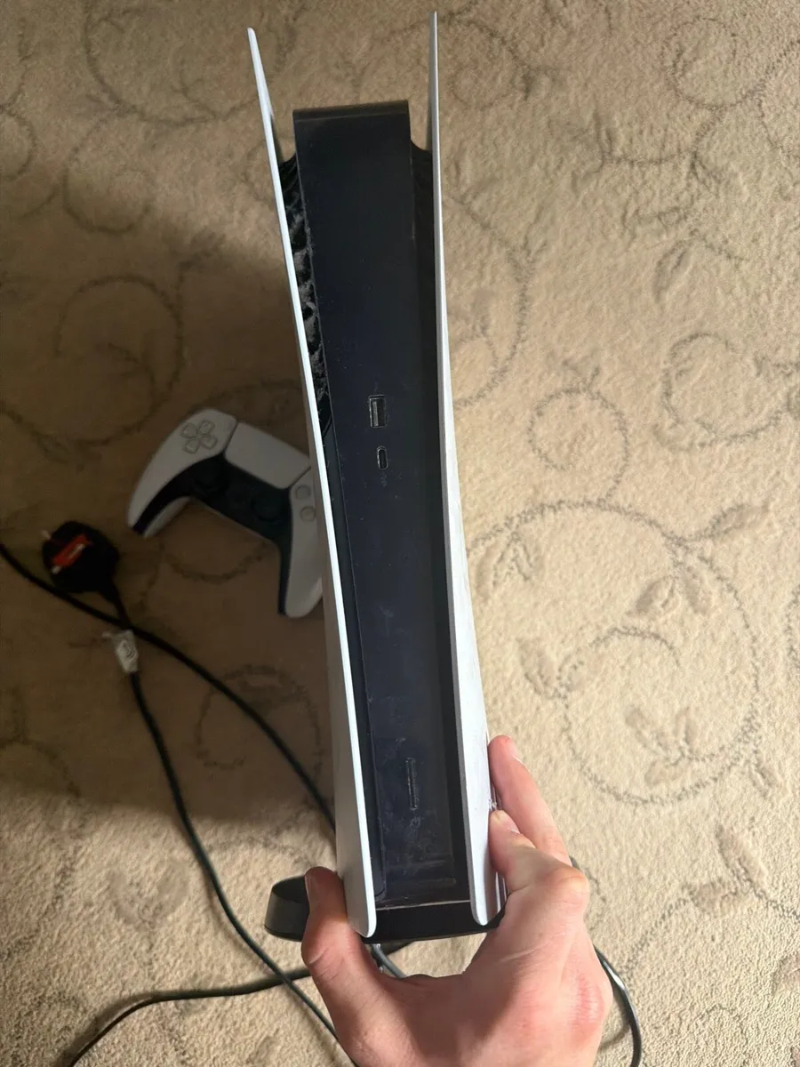 PlayStation 5 digital with controller - Image 4