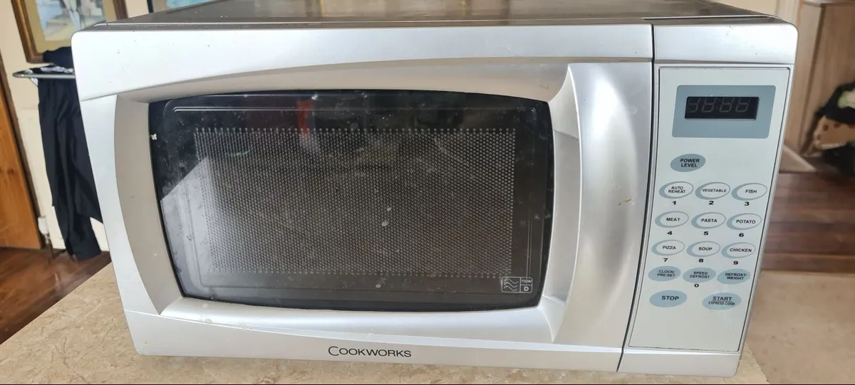 Cookworks microwave working perfectly…………………20 - Image 1