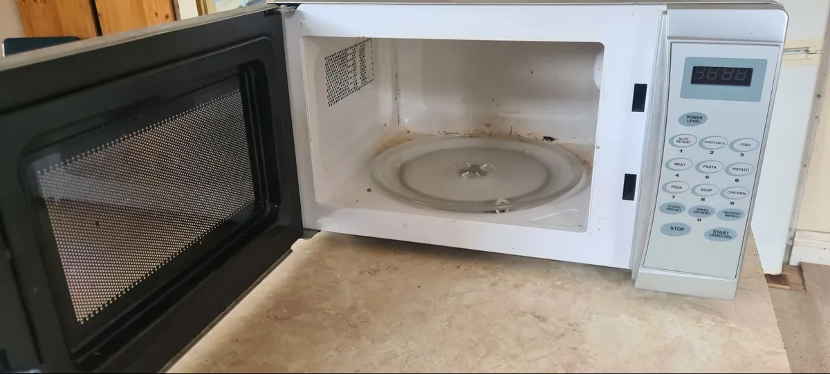 Cookworks microwave working perfectly…………………20 - Image 2