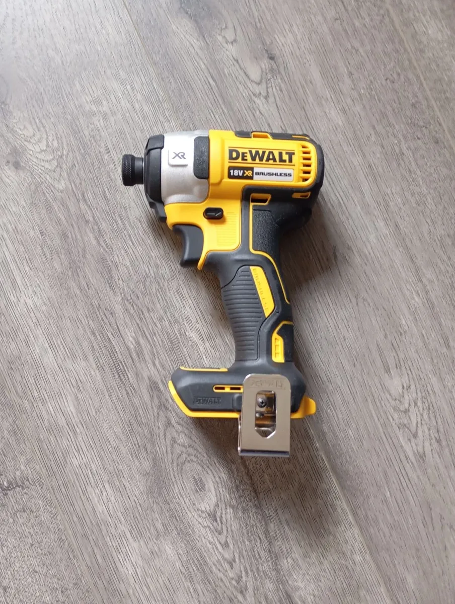 DeWalt Charger & Battery (New) - Image 3