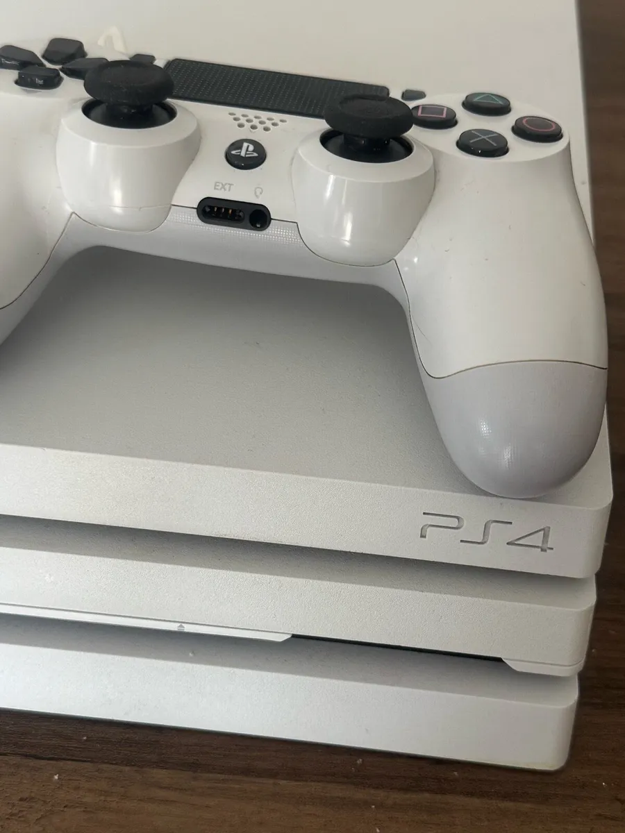 Sony PS4 CUH-7116B with one controller - Image 2