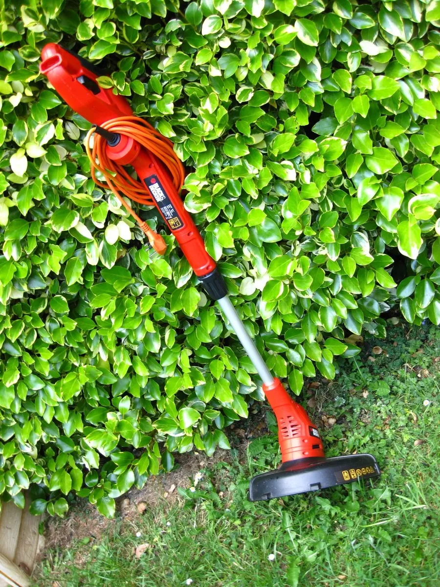 Spotless Black & Decker Electric Strimmer. - Image 3