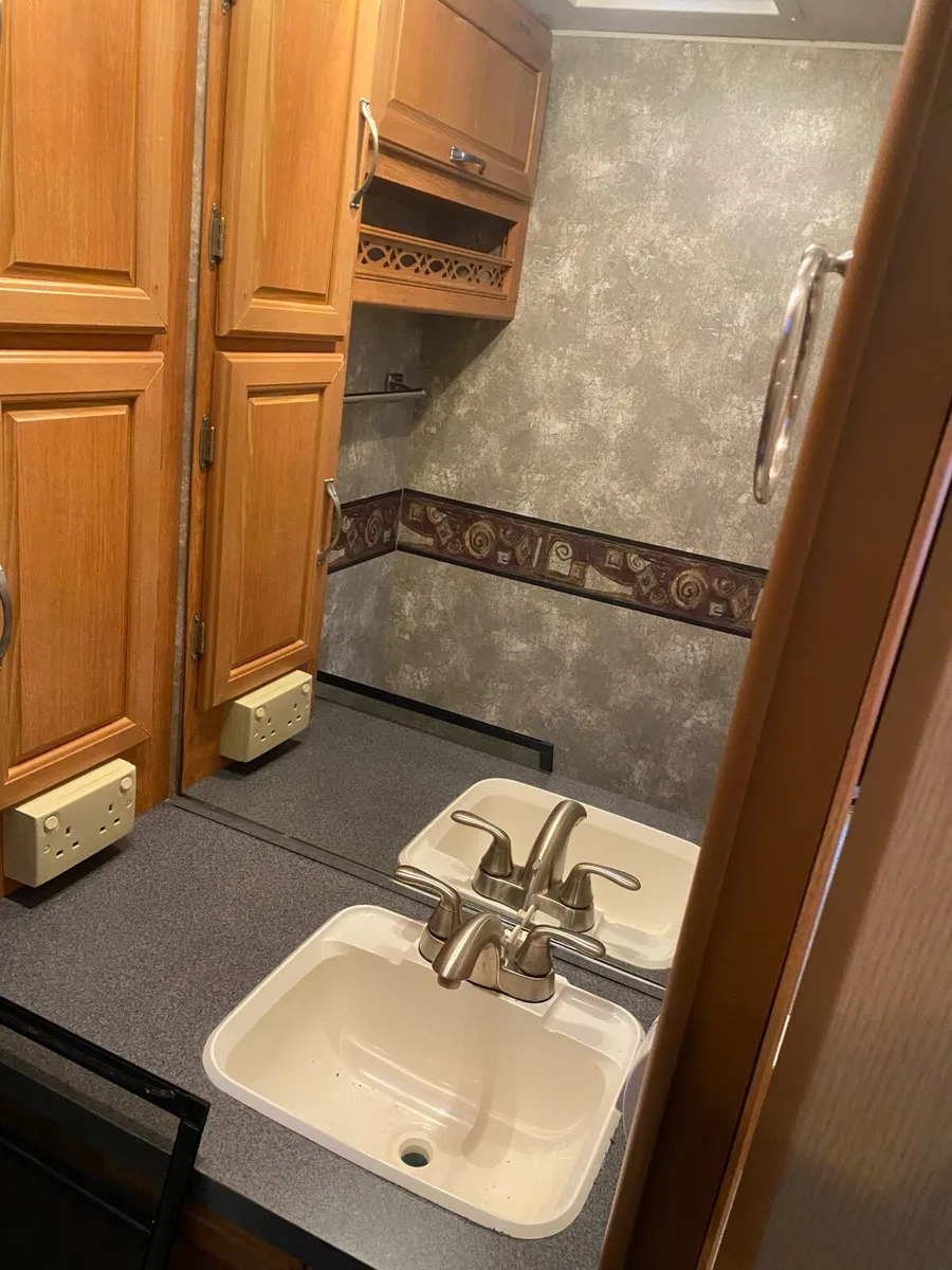 Motorhome LHD - Image 2