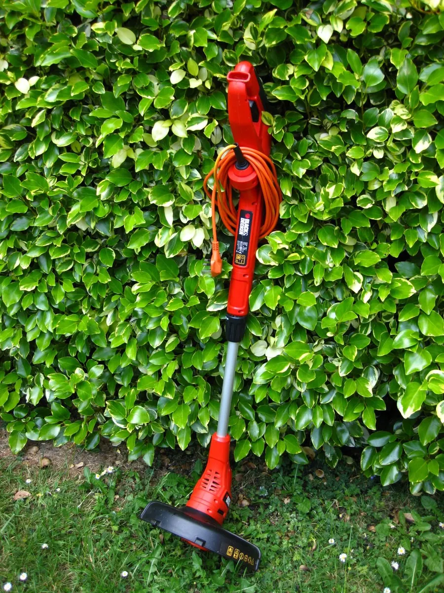 Spotless Black & Decker Electric Strimmer. - Image 2