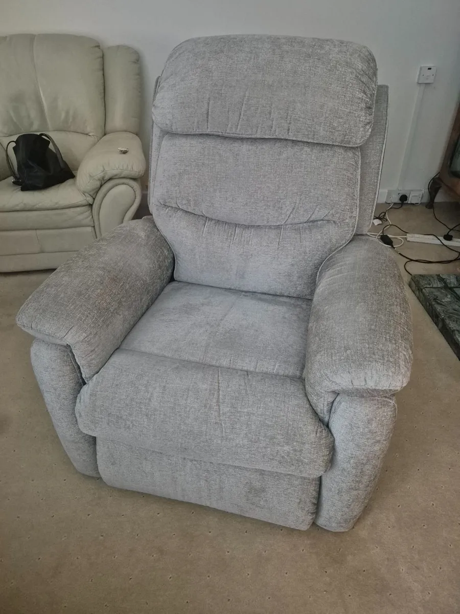 Recliner chair tilt and lift - Image 1