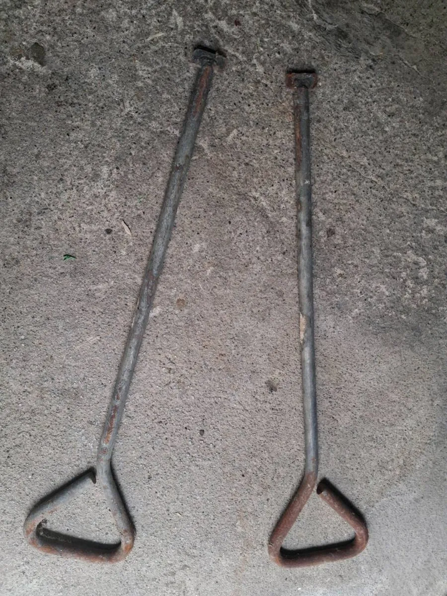 2. Heavy duty manhole lift keys