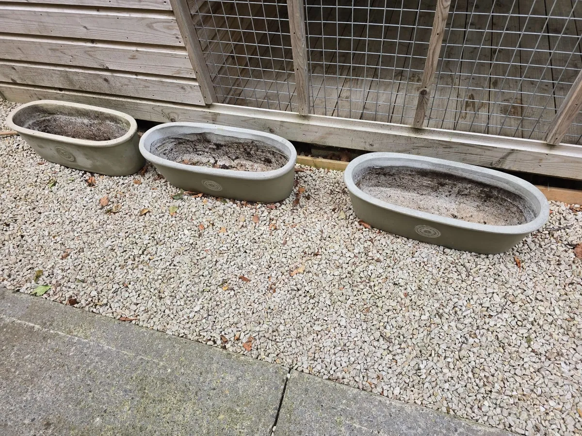 Selection of 12 Garden Flowerpots - Image 4