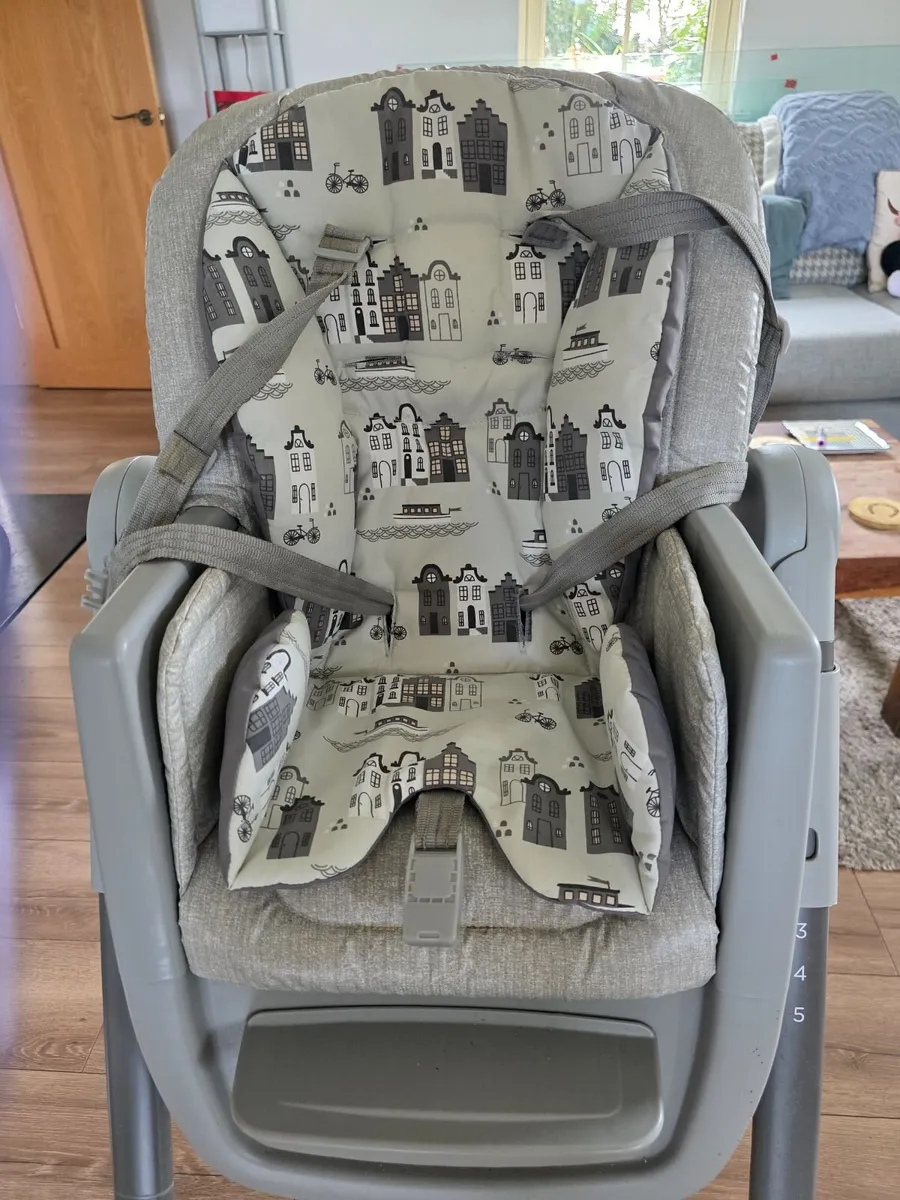 High chair - Image 1