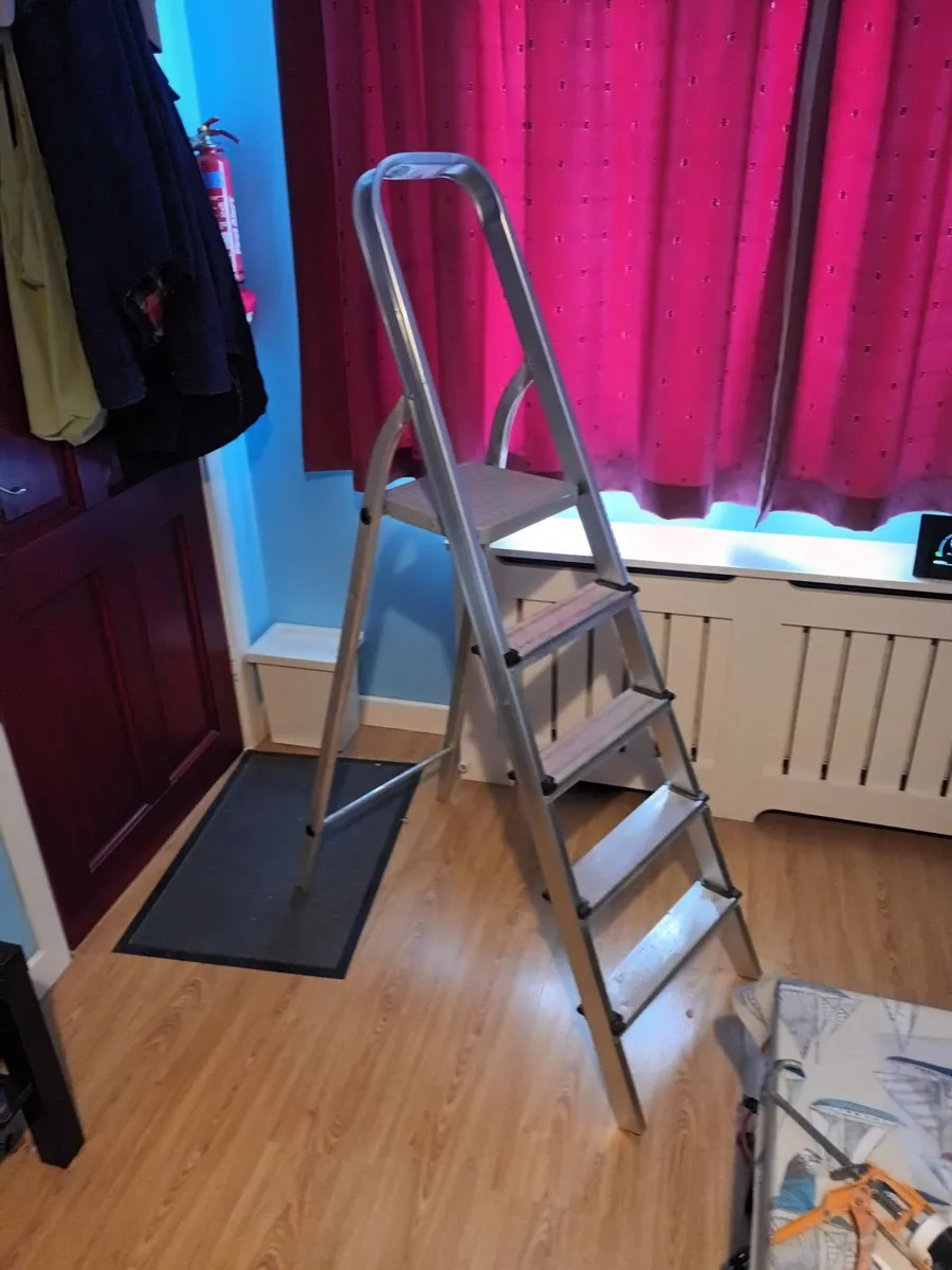 Step Ladder - Image 2