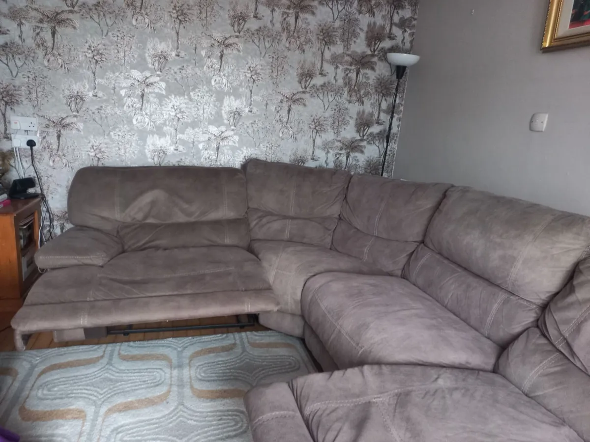 Corner sofa - Image 1