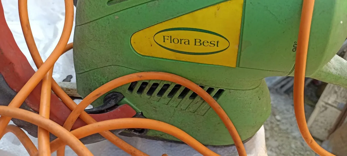 Electric Hedge Trimmers - Image 3