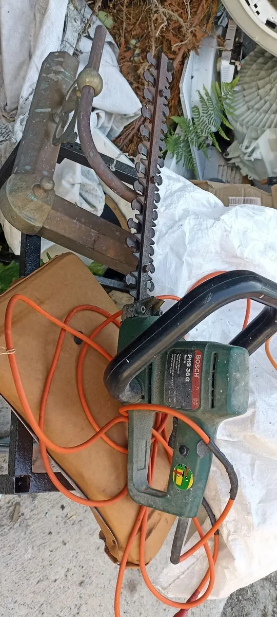 Electric Hedge Trimmers - Image 4