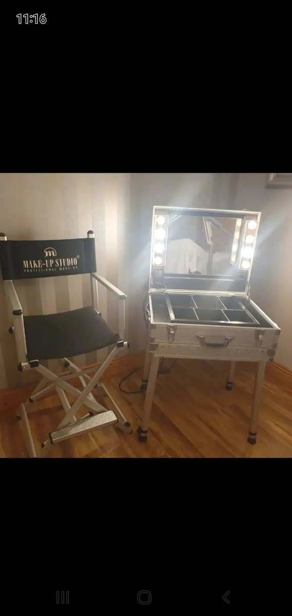 Hollywood lights Beauty Station - Image 1