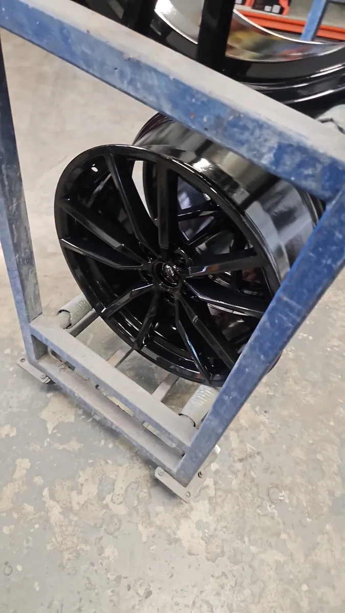 Vw Pretoria Alloys Genuine 19 inch - Image 3