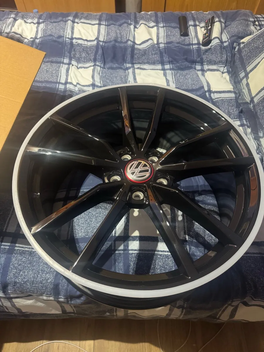 Vw Pretoria Alloys Genuine 19 inch - Image 4