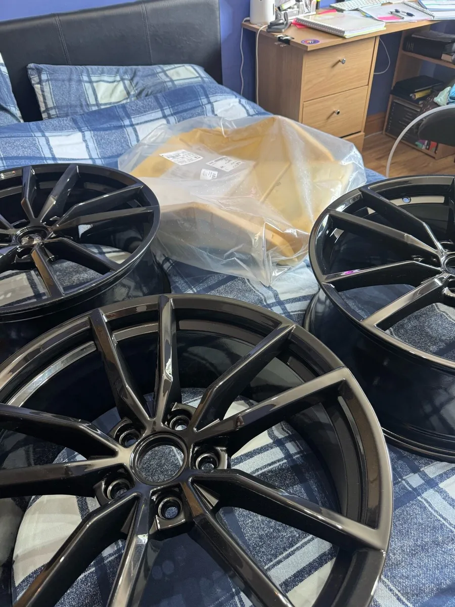 Vw Pretoria Alloys Genuine 19 inch - Image 2