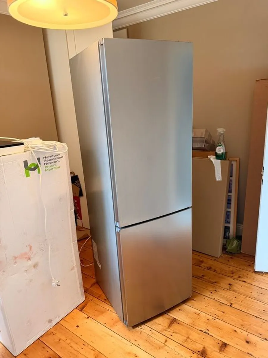 Bosch Serie 4 Freestanding Fridge Freezer - Image 1
