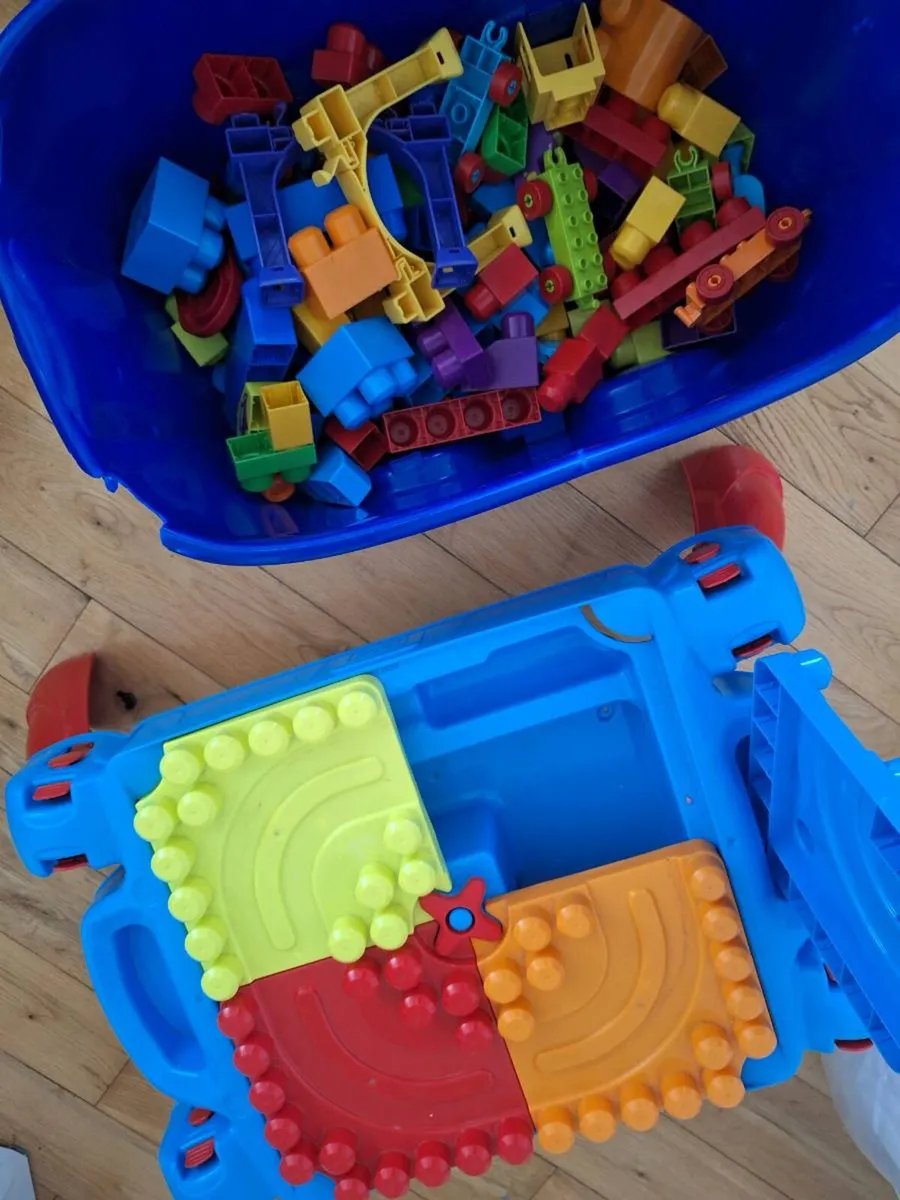 Build 'N Learn table with blocks - Image 2
