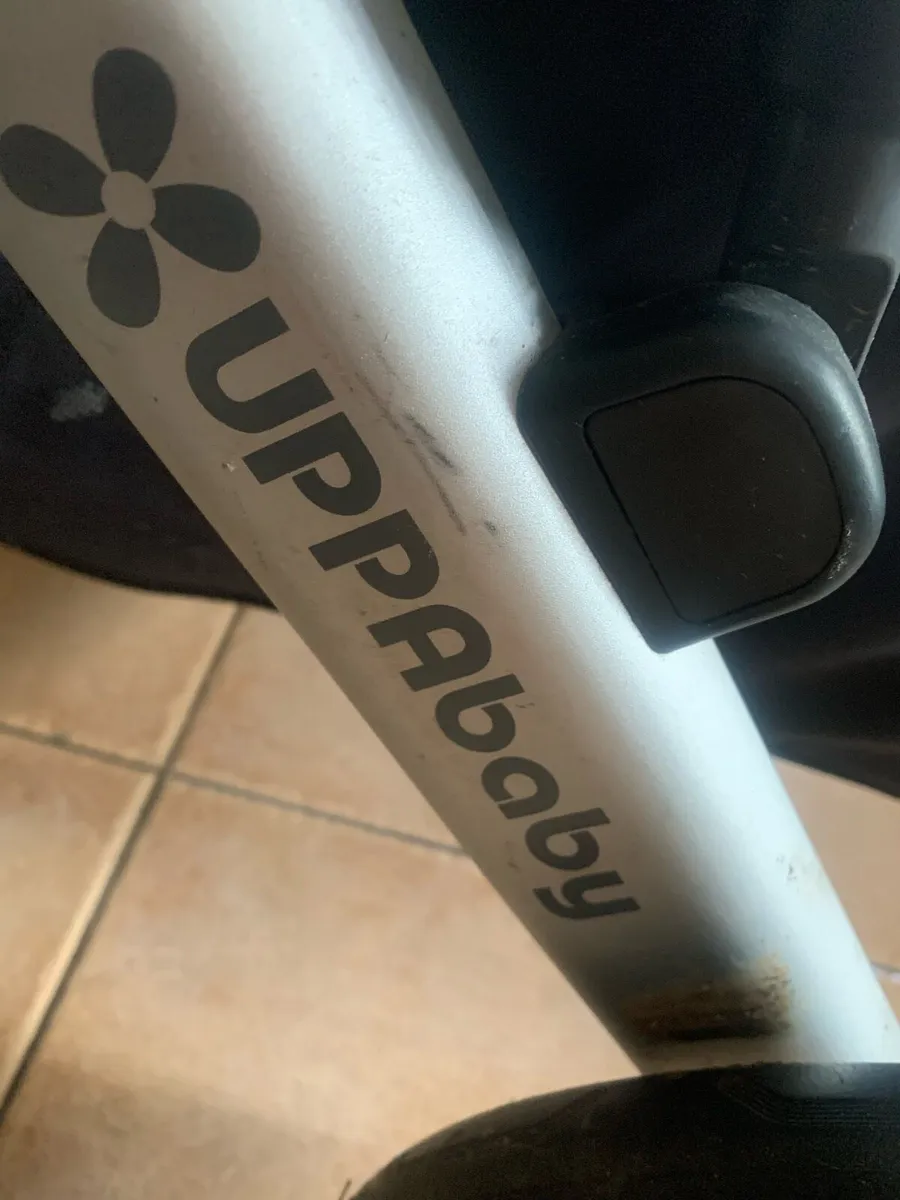 Uppababy can turn into a double buggy - Image 3