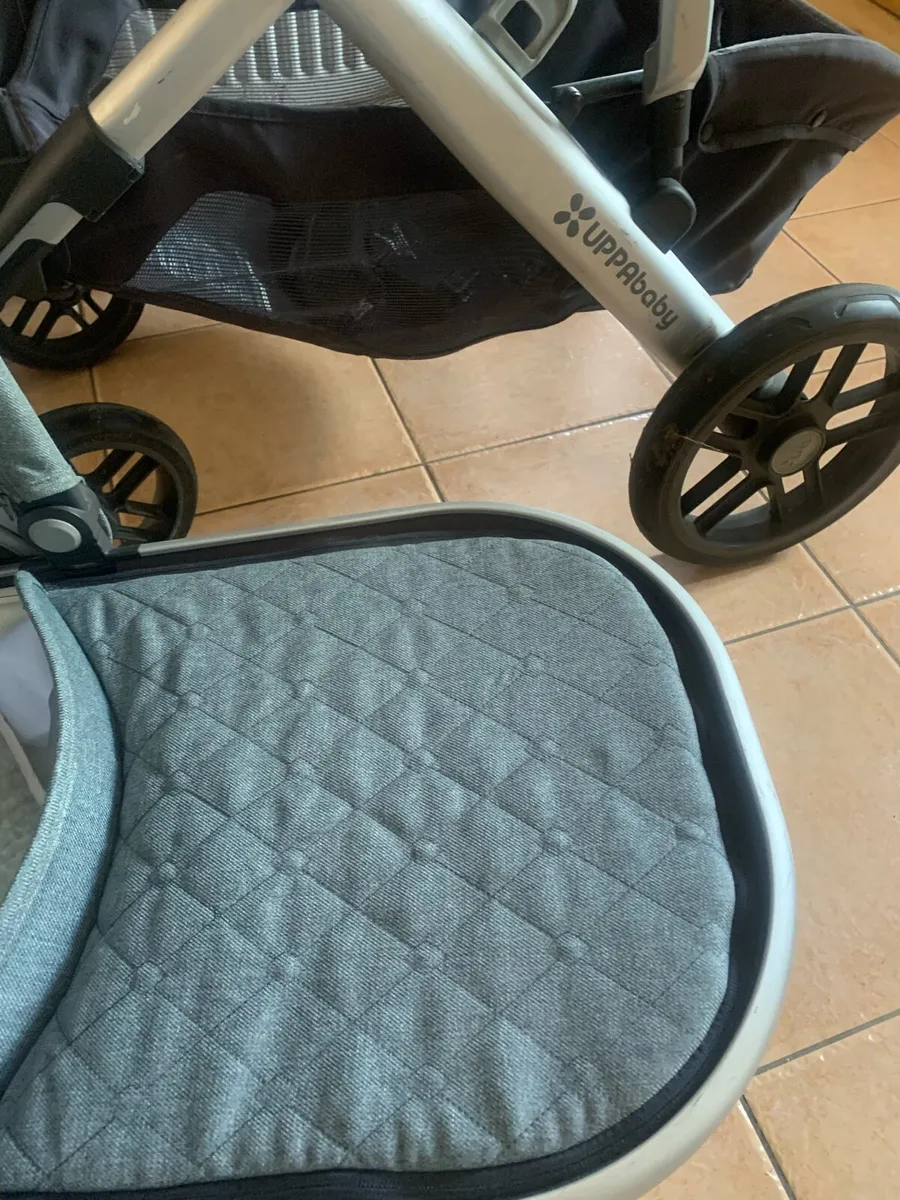 Uppababy can turn into a double buggy - Image 4