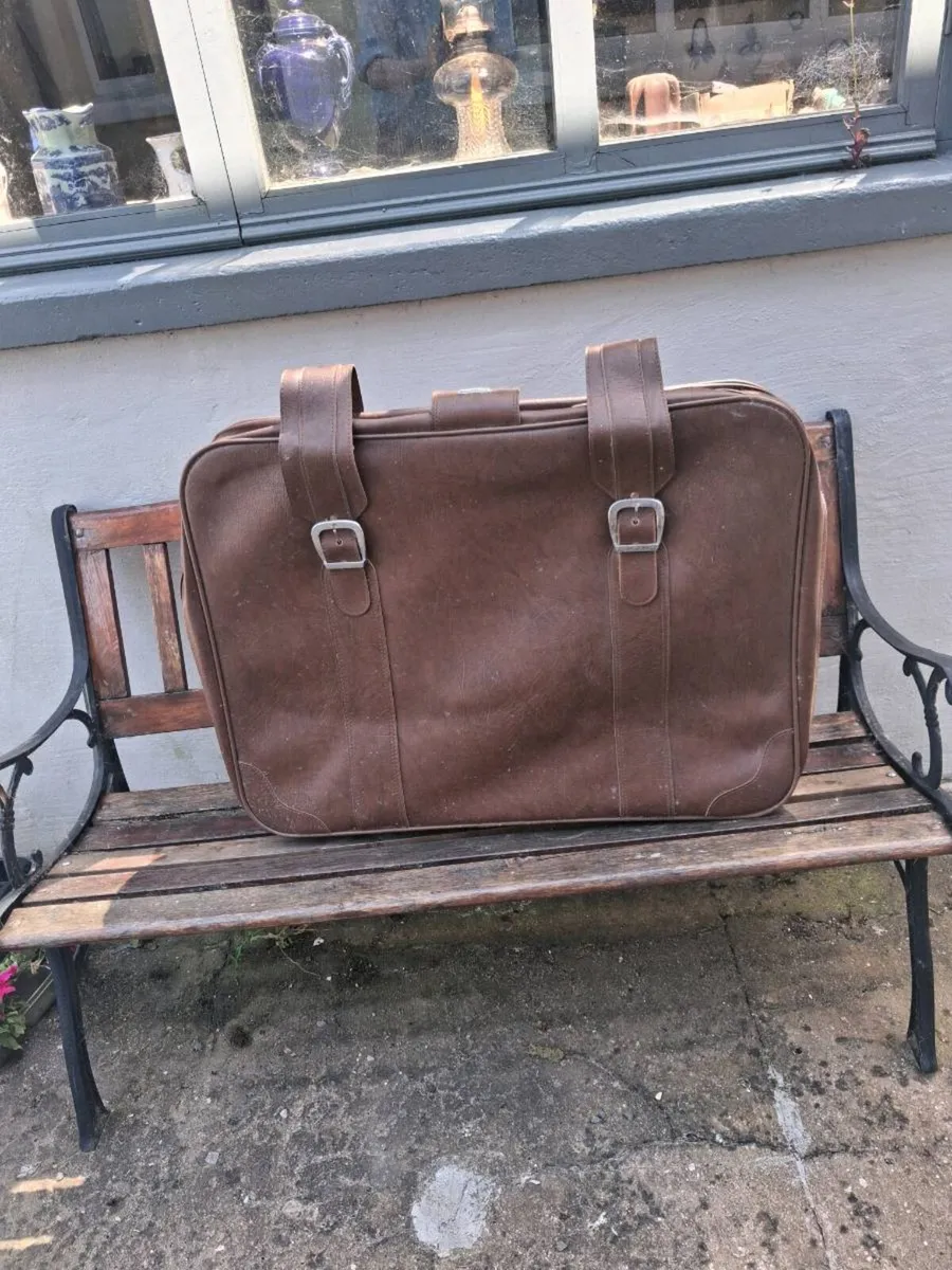 Large vintage MACROY suitcase - Image 1