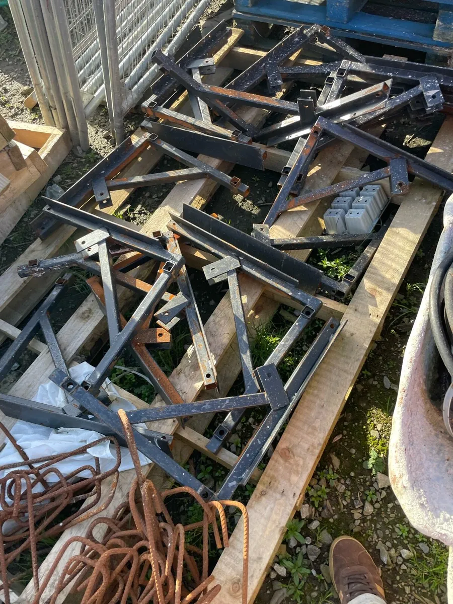Push pulls and props - Image 2
