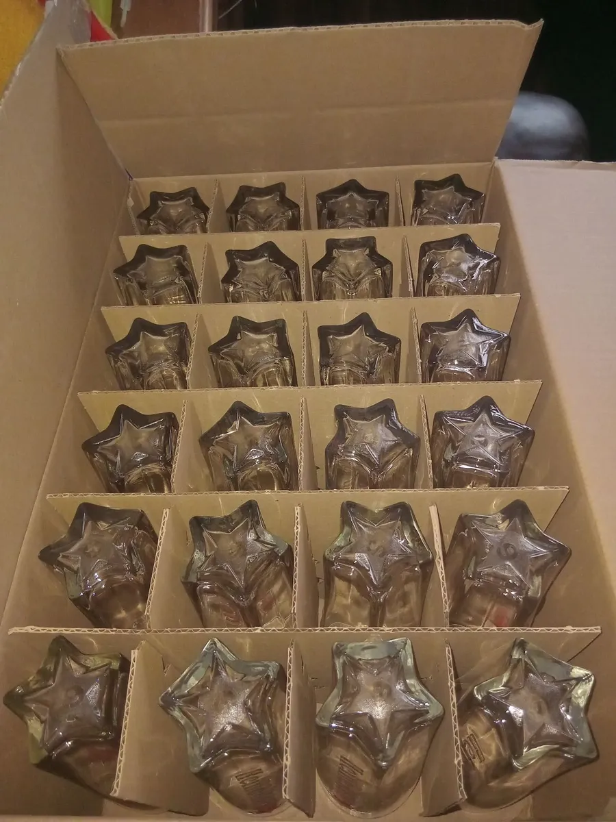 24 NEW HEINEKEN PINT GLASSES - Image 1