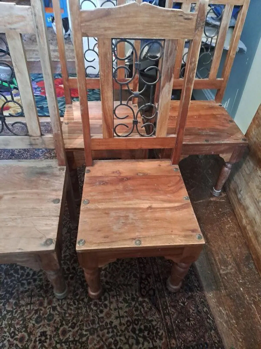 Table and chairs - Image 2