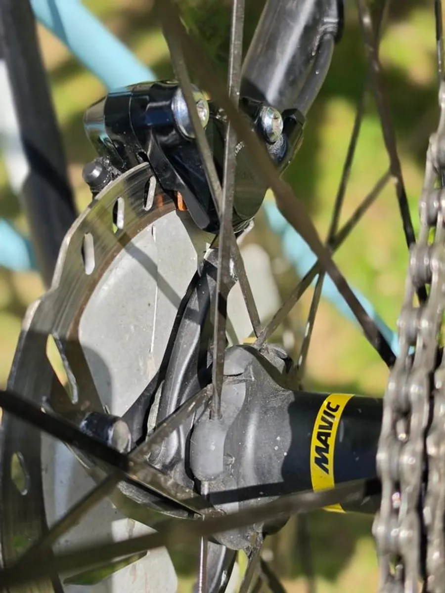 Cube Attain Full Carbon - Image 3