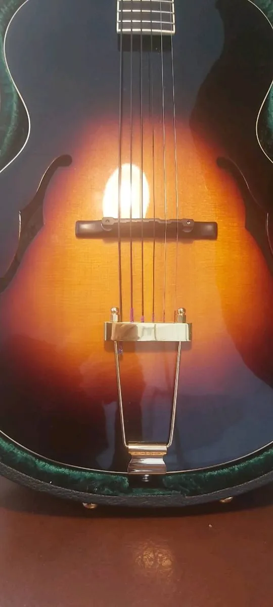 The Loar LH 700 VS Archtop. - Image 1