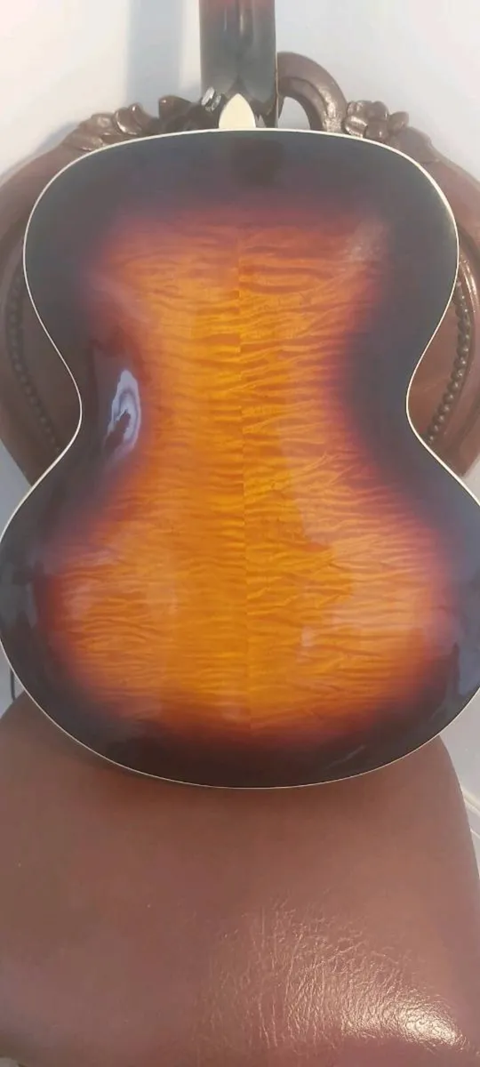 The Loar LH 700 VS Archtop. - Image 3