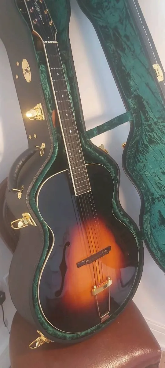 The Loar LH 700 VS Archtop. - Image 4