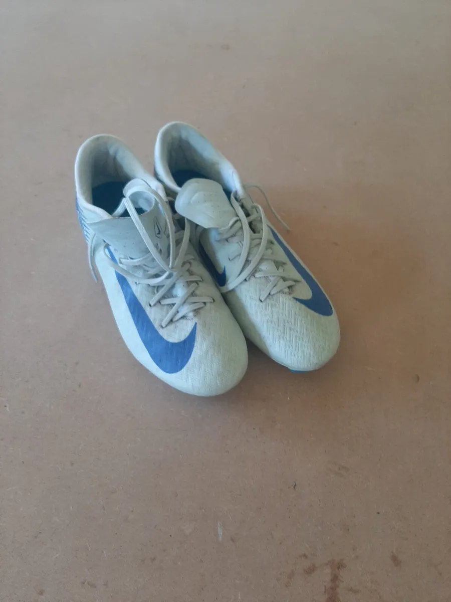 Football boots - Image 3