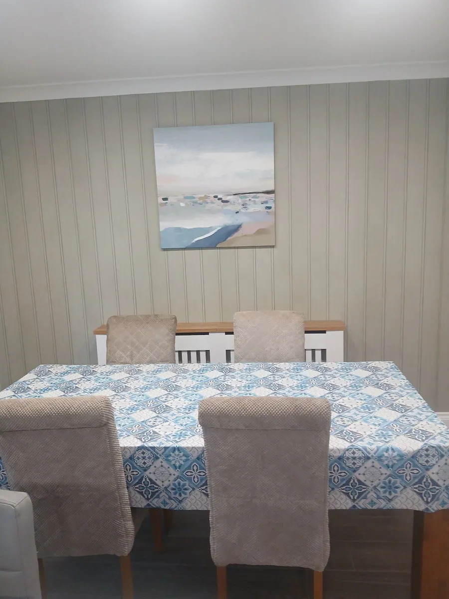 Dining table and chairs - Image 1