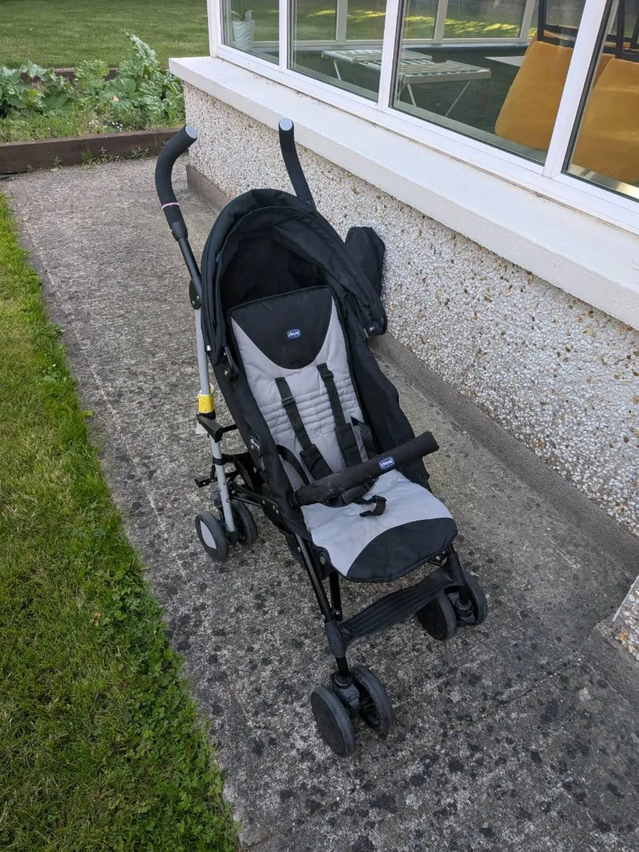 Chicco Lightweight Stroller / Buggy – Black & Grey