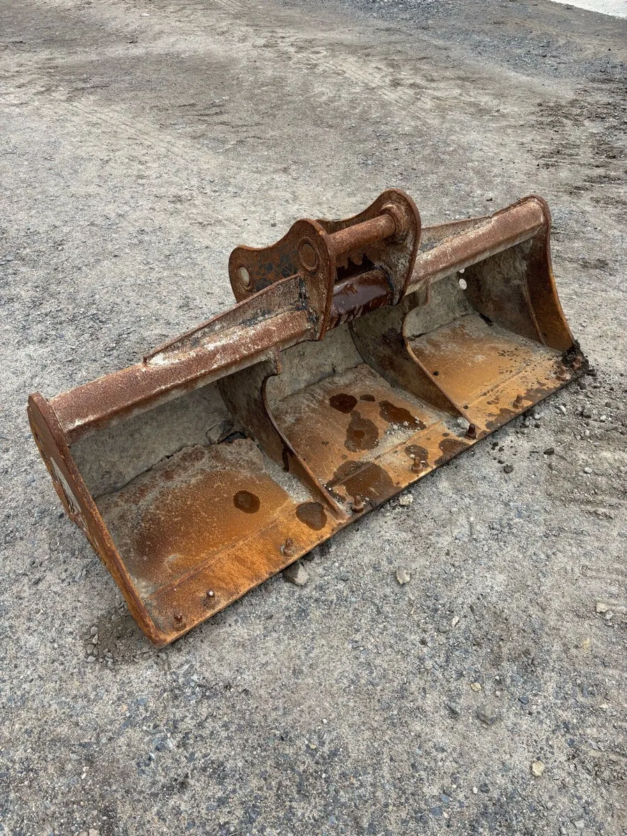 5ft grading bucket 50mm pins - Image 1