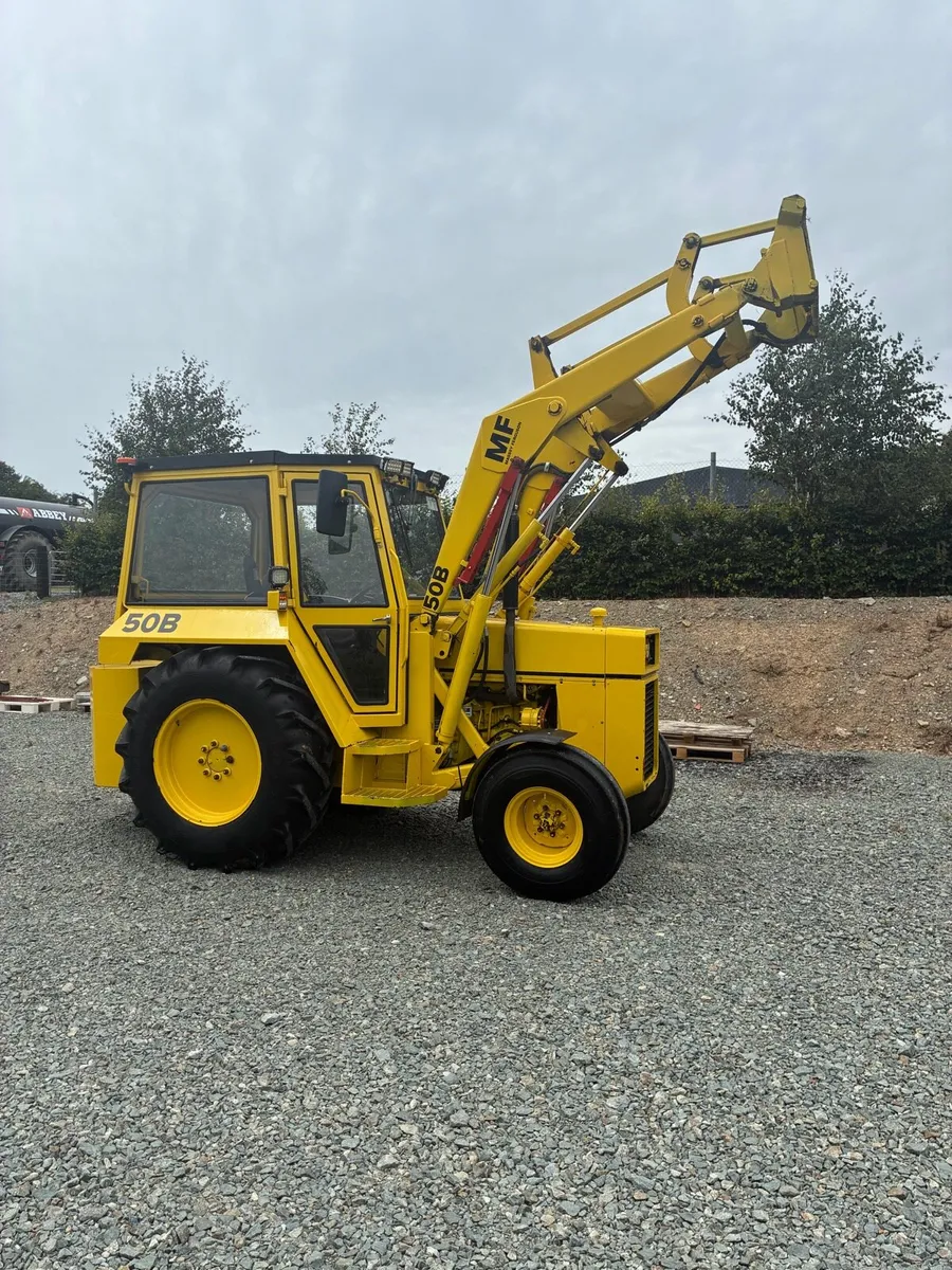 Massey Ferguson 50b loader - Image 1