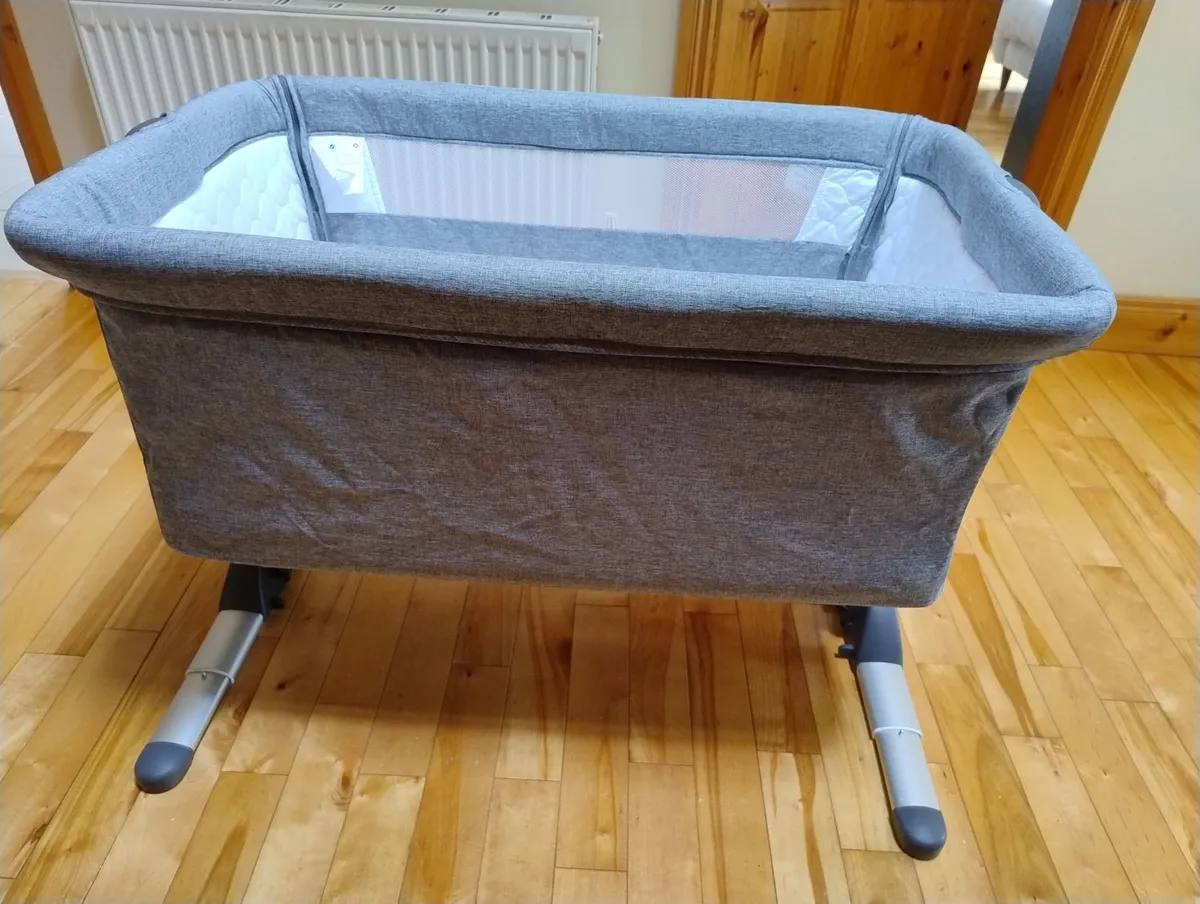 Babylo Bedside Crib/ Side Sleeper - Image 3
