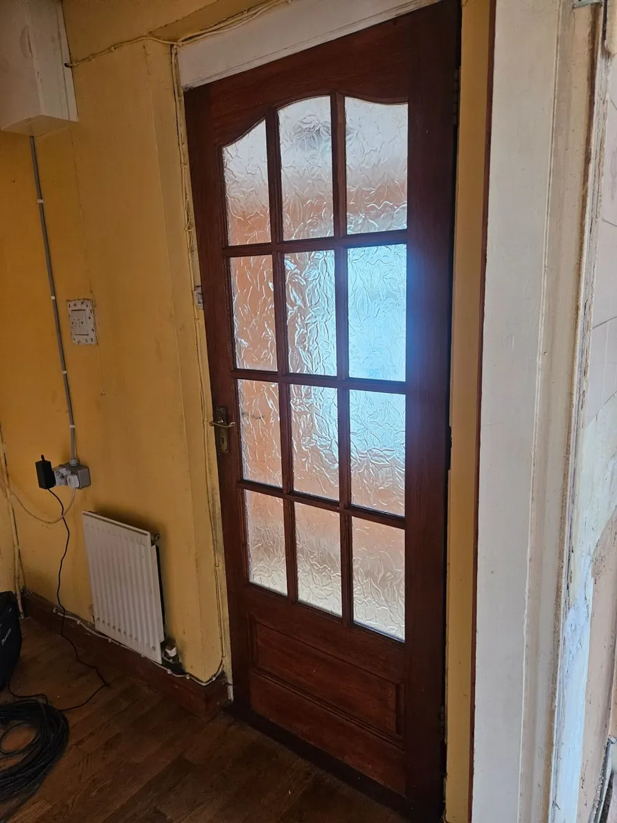 2x Timber doors with frosted glass panels - Image 3