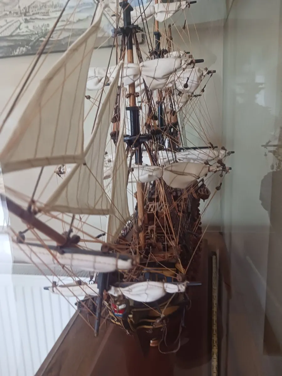 Beautifully handcrafted HMS Victory - Image 2
