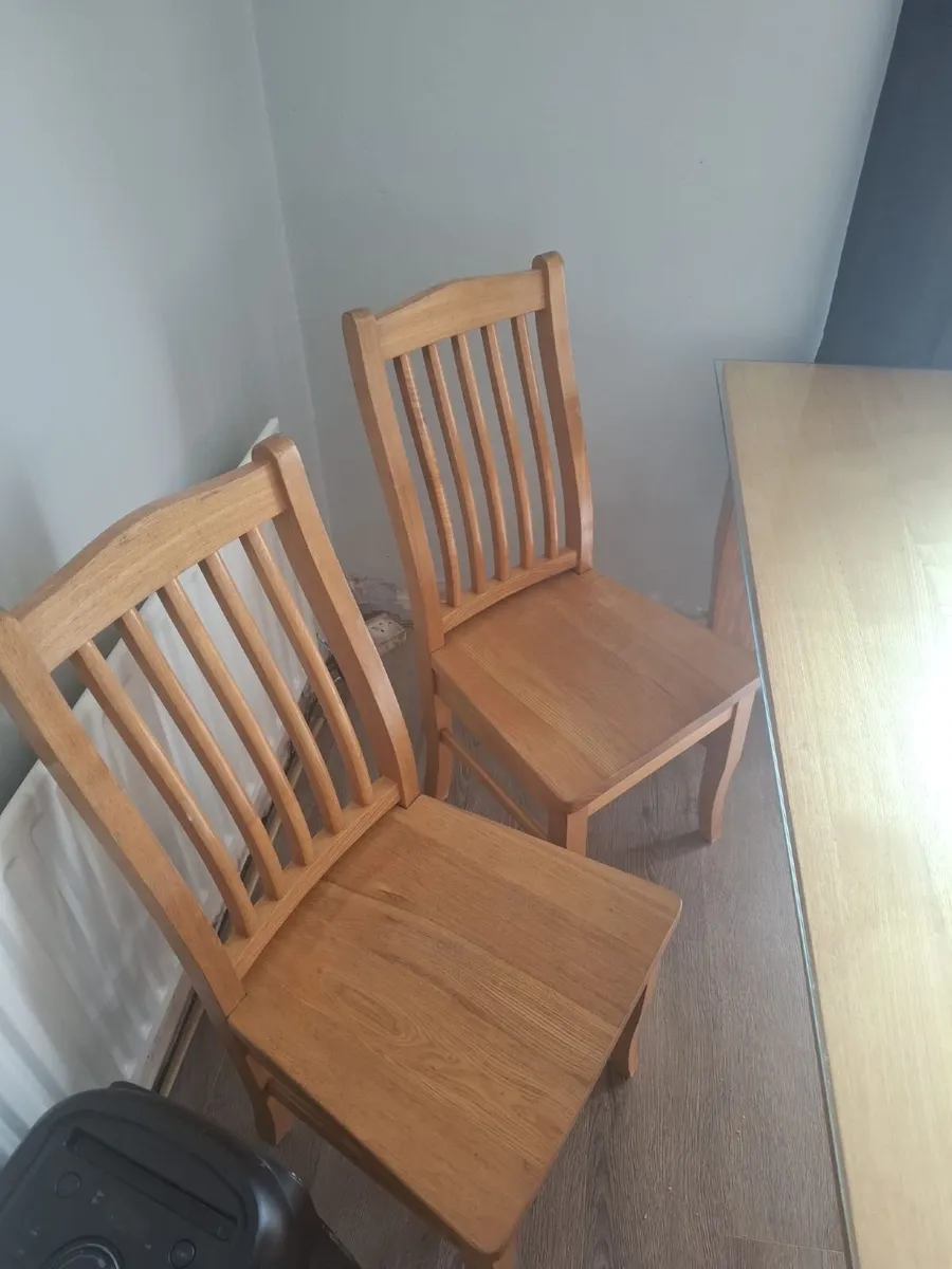 Table and chairs - Image 4