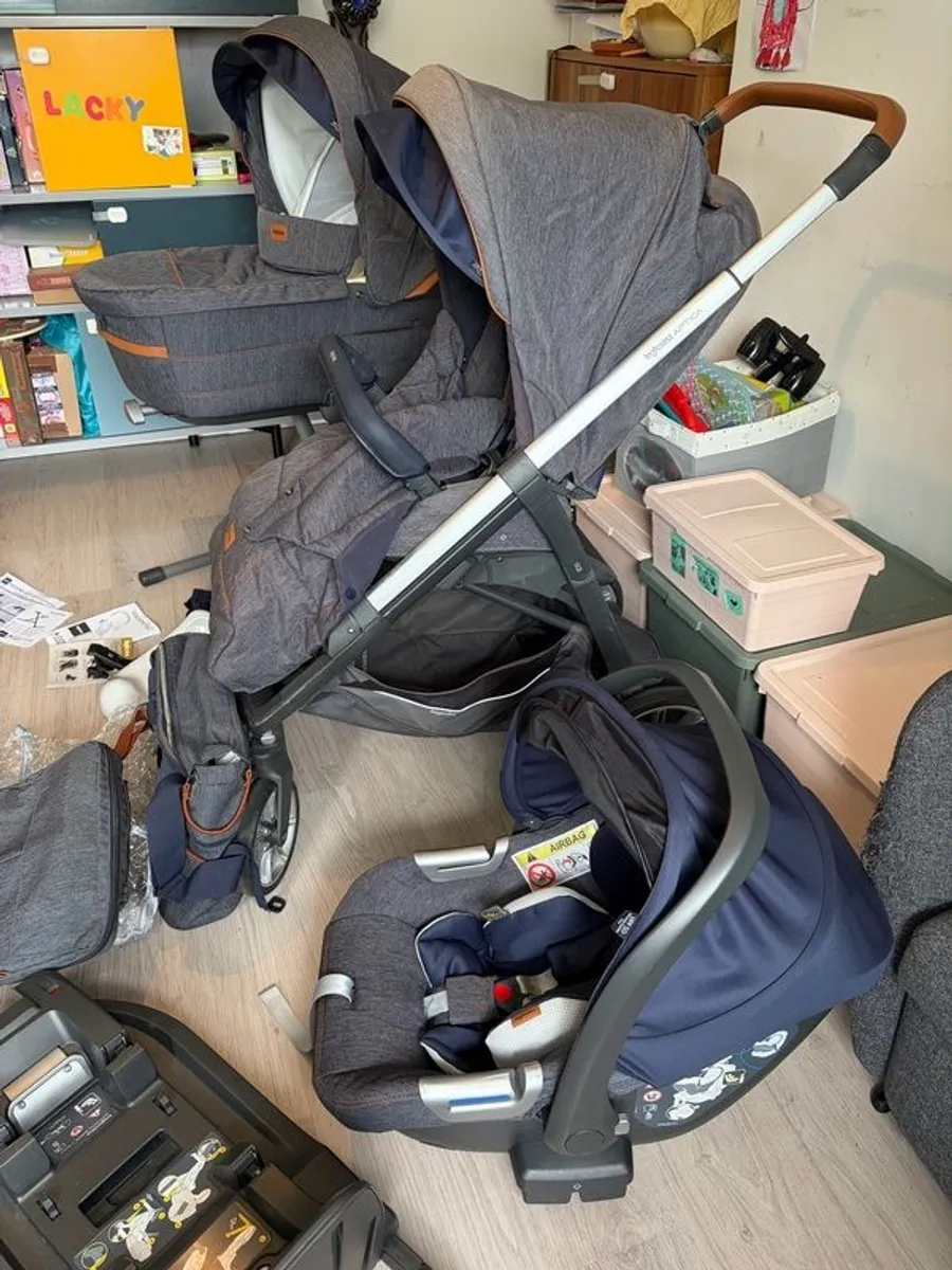 Premium Inglesina Aptica 4-in-1 Travel System + Full Accessory Bundle! - Image 3