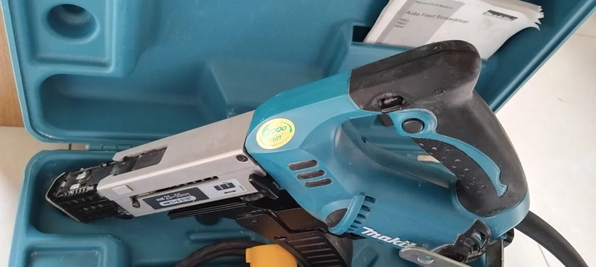 Makita 6843 Auto Feed 110v - Image 3