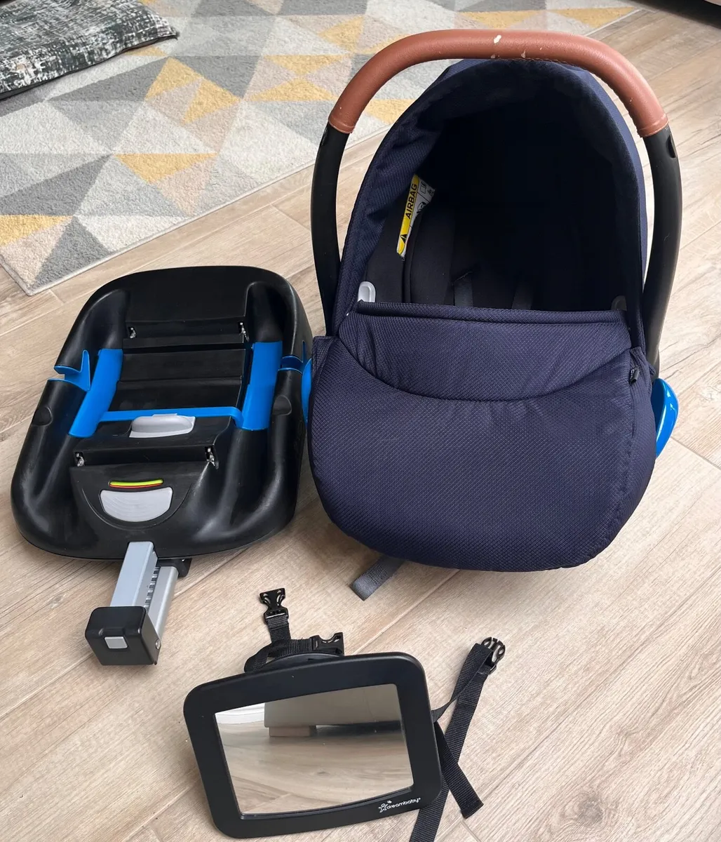 Isofix base Car seat and car mirror - Image 1