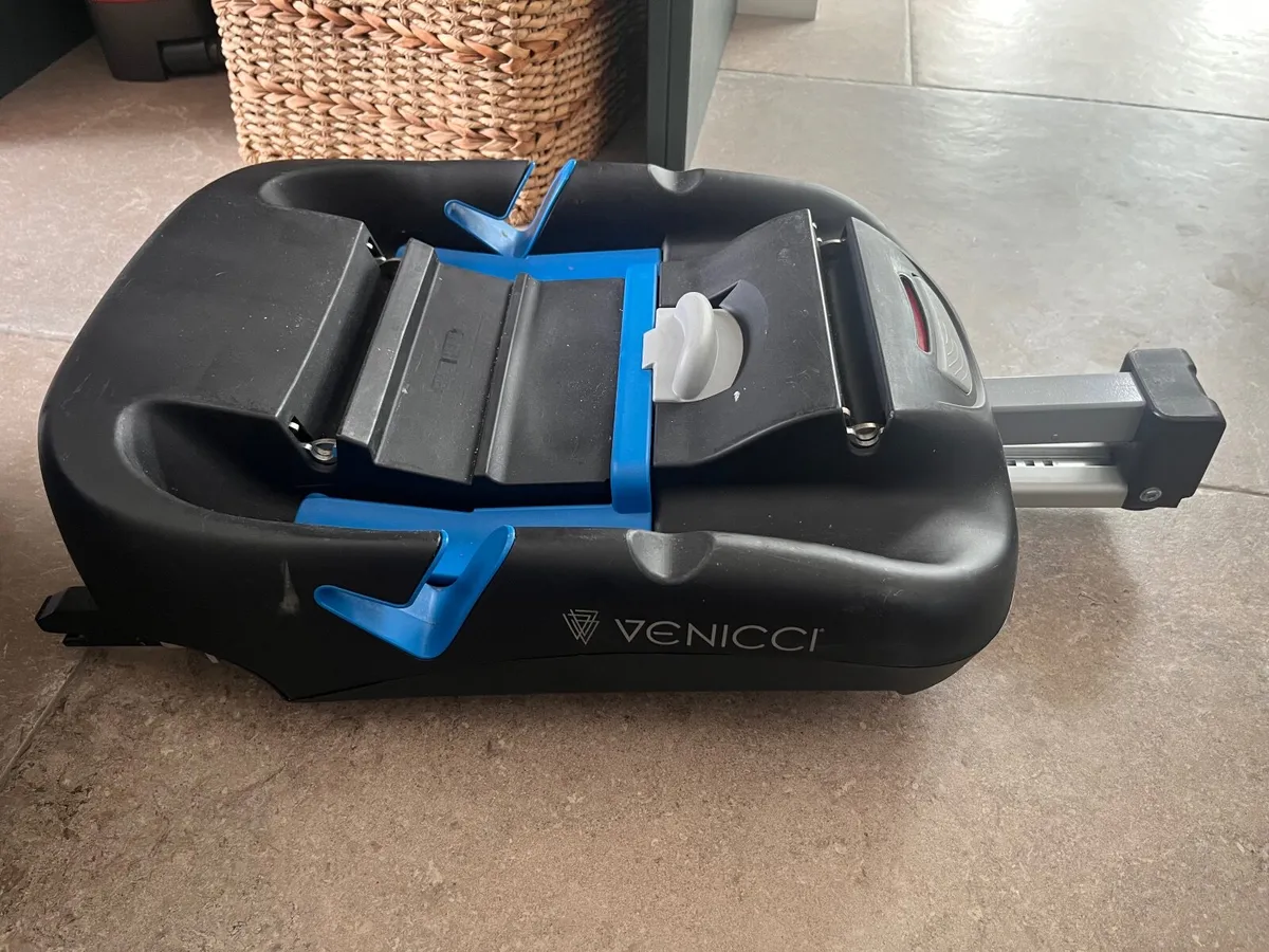 Isofix base and baby Car seat - Image 4