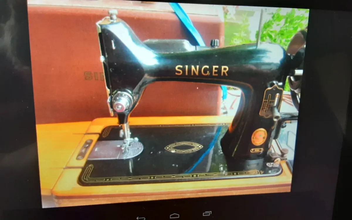 SINGER SEWING MACHINE 99K HANDCRANK RED S EDITION - Image 2