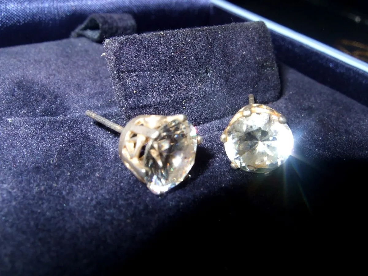 Pristine Sterling Silver Solitaire Stud Earrings - Image 3