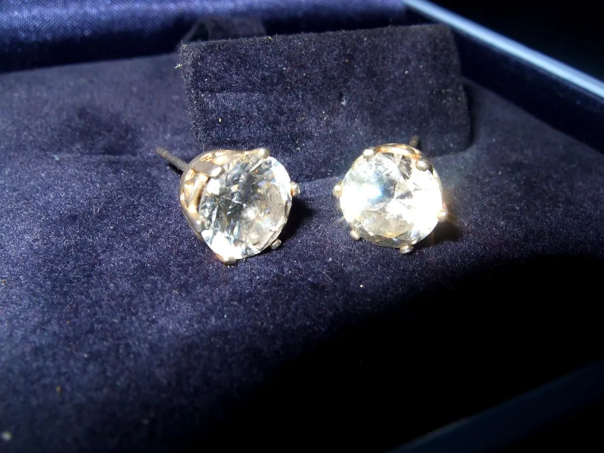 Pristine Sterling Silver Solitaire Stud Earrings - Image 2