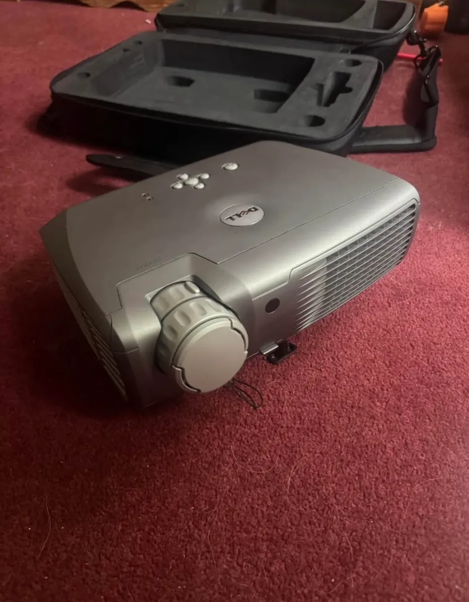 Dell 2300MP projector - Image 1
