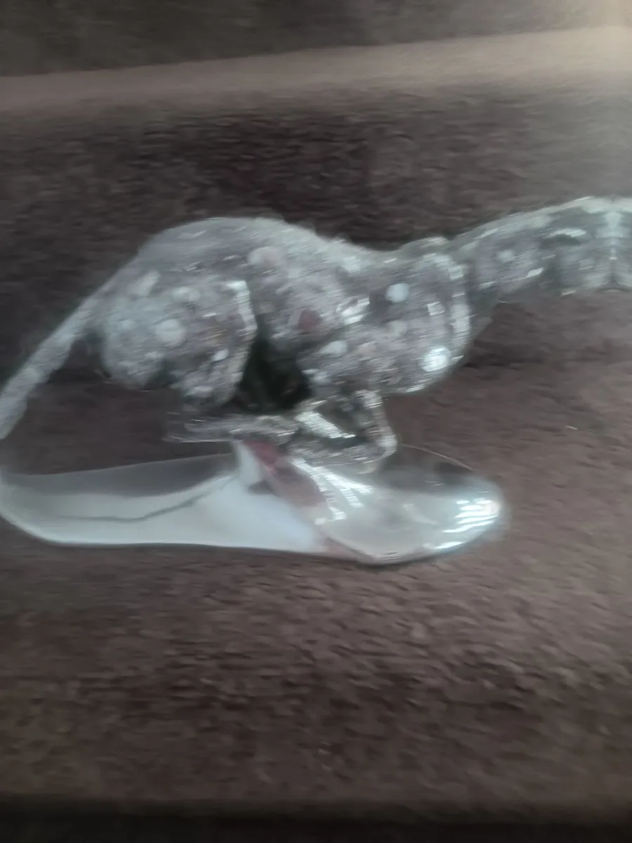 Wildlife sculpture - Image 1